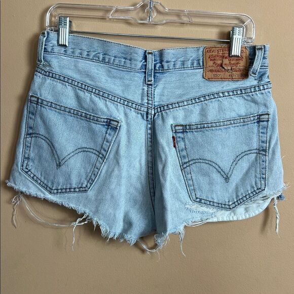 Vintage Levi’s Men’s Size 32/Women’s Size 6 Relaxed Fit 550 Cutoff Wedgie Shorts - Picture 3 of 9
